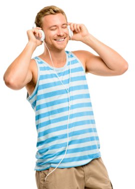 çekici bir genç adam beyaz arka plan üzerinde Kulaklık takmış