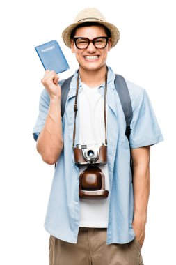 Beyaz arka plan üzerinde izole latin Amerikalı turist geek