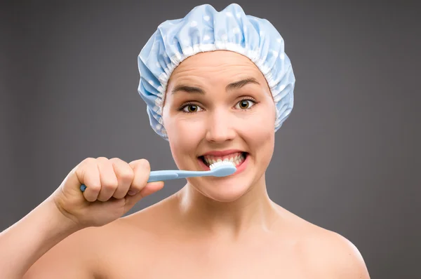 Geeky teenager in the bathroom — Stock Photo, Image