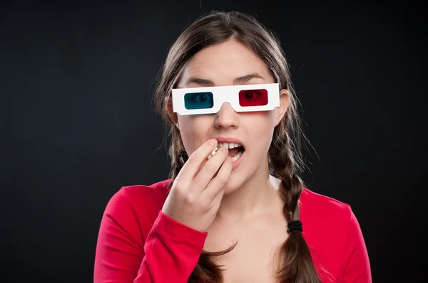 Adolescente guardando un film 3D — Foto Stock