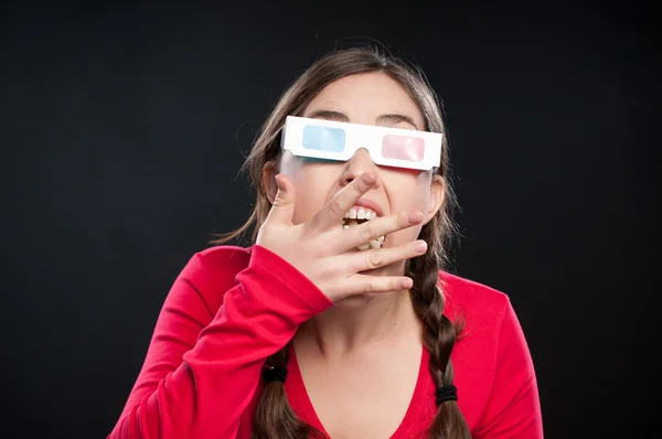 Adolescente guardando un film 3D — Foto Stock