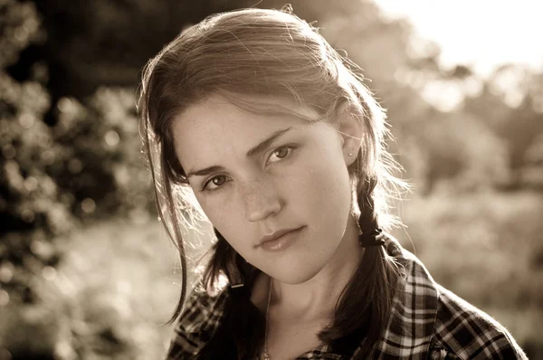 Sepia toned babe in the wilderness — Stock Photo, Image