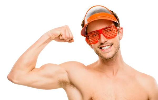 Jeune homme attrayant flexion des muscles biceps — Photo