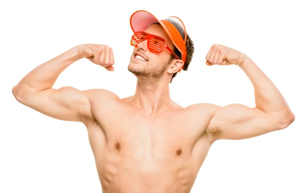 Atraktivní mladý muž protahuje biceps svaly — Stock fotografie