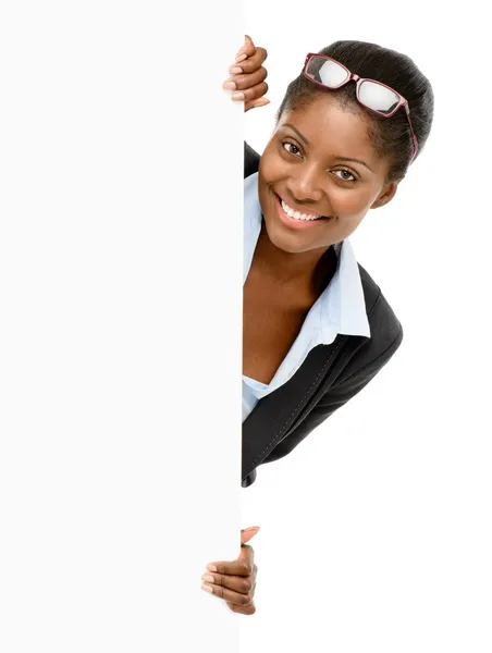 Feliz mulher afro-americana apontando para cartaz — Fotografia de Stock