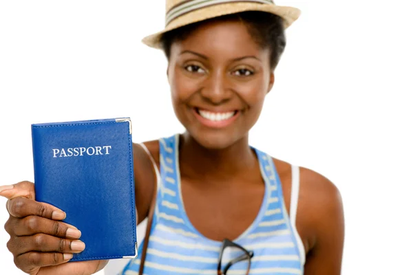 Feliz mujer afroamericana turista con pasaporte —  Fotos de Stock