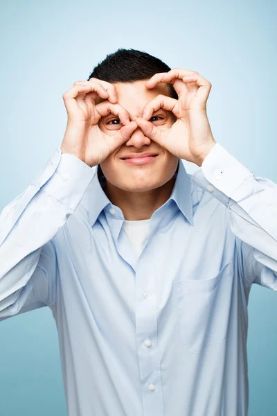 Closeup gek portret dom grappig gezicht jonge man — Stockfoto