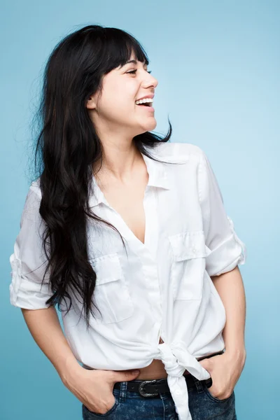 Atraente jovem mulher feliz adolescente sorrindo — Fotografia de Stock