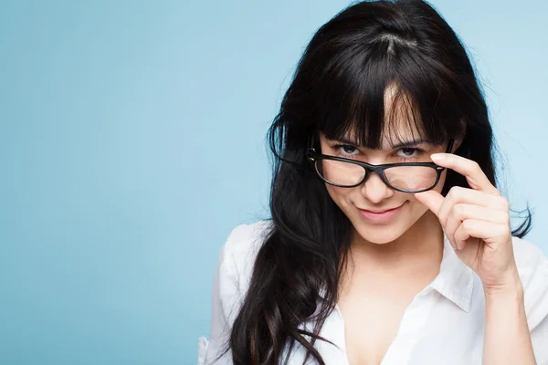 Сексуальна молода жінка секретарка в окулярах — стокове фото