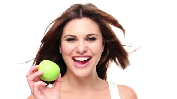 Mujer comiendo manzana — Vídeos de Stock