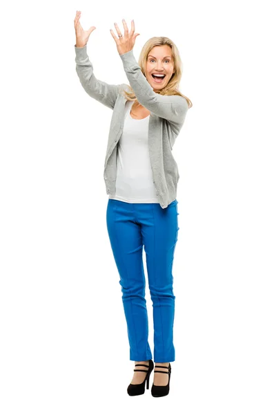 Mulher feliz segurando espaço vazio jeans azul isolado no branco bac — Fotografia de Stock