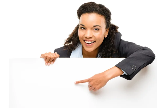 Empresária muito afro-americana segurando cartaz isolado no fundo branco — Fotografia de Stock