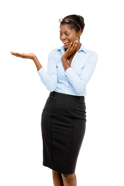 Γυναίκα ευτυχισμένη αφρικανικές αμερικανικές επιχειρήσεις που απομονώνονται σε λευκό φόντο — Φωτογραφία Αρχείου