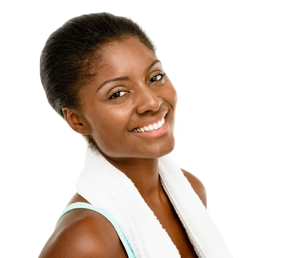 Szczęśliwy zdrowy młody czarna kobieta noszenia ubrania siłowni na białym tle — Zdjęcie stockowe