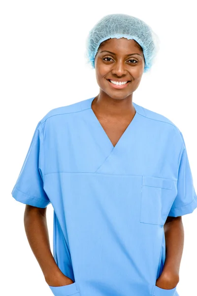 Retrato confiante afro-americano feminino médico branco fundo — Fotografia de Stock