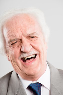 portre gerçek yüksek çözünürlüklü gri arka plan