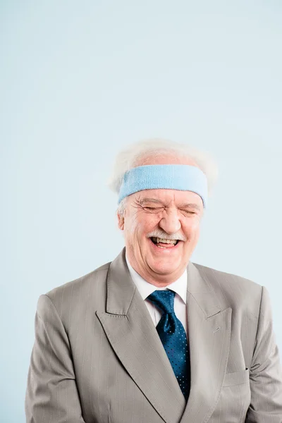 Hombre divertido retrato real de alta definición de fondo azul — Foto de Stock