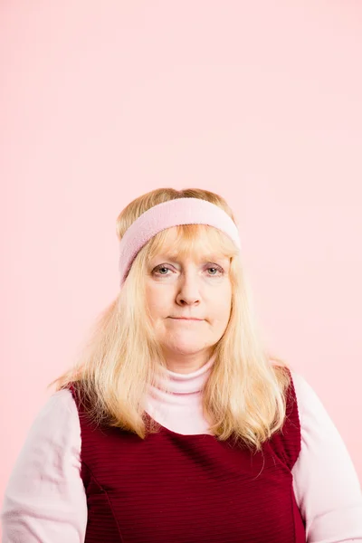 Grappige vrouw portret roze achtergrond echte high-definition — Stockfoto