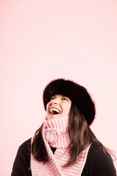 Zábavný žena portrét růžové pozadí skutečné vysoké rozlišení — Stock fotografie