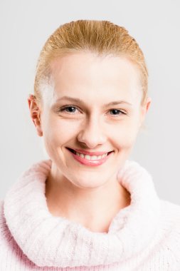 portre gerçek yüksek çözünürlüklü gri arka plan