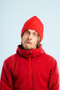 komik adam portresi gerçek yüksek çözünürlüklü mavi arka plan