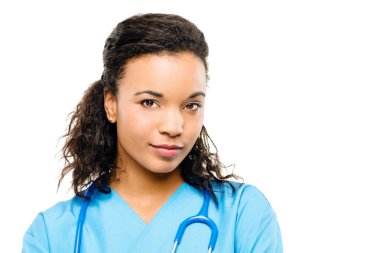 gülümseyen izole üzerinde beyaz backgr Afro-Amerikan Tıp doktoru