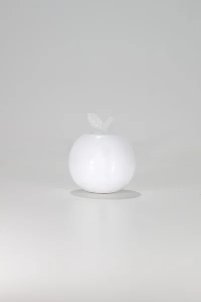 Белое яблоко — стоковое фото