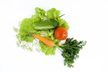 Beyaz arka planda taze sebzeler