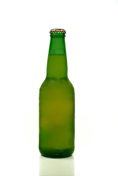 Botella verde de cerveza —  Fotos de Stock