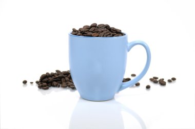 Mavi kupa kahve çekirdekleri