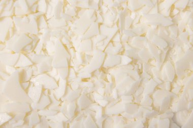 Ev yapımı beyaz çevre dostu soya mumları için soya mumu. Hobi için fikir, iş için. Sağlık geçmişine zarar vermeden modaya uygun mumlar yapmak 