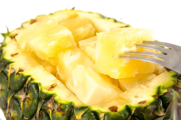 Ananas på hvit bakgrunn – stockfoto