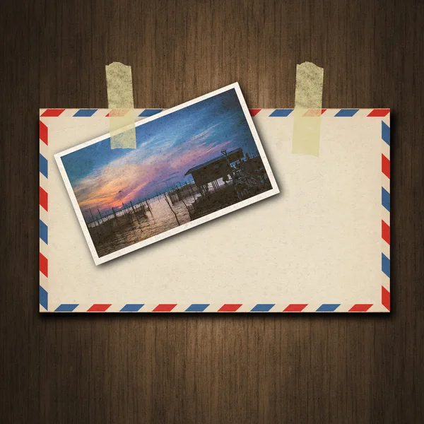 Старый винтажный конверт — стоковое фото