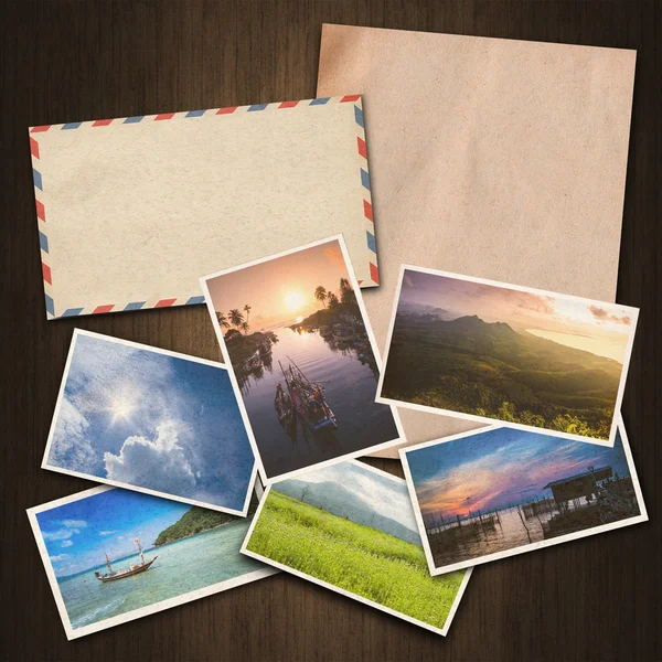 Altpapier und Postkarte — Stockfoto