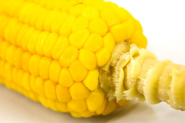 Желтая сладкая кукуруза на заднем плане — стоковое фото
