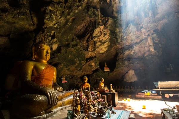 Buddha cave — Stock Photo, Image