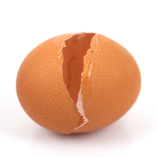 Eierschalen auf weißem Hintergrund — Stockfoto