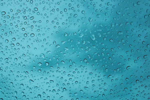 Regenwasser fällt im Hintergrund — Stockfoto