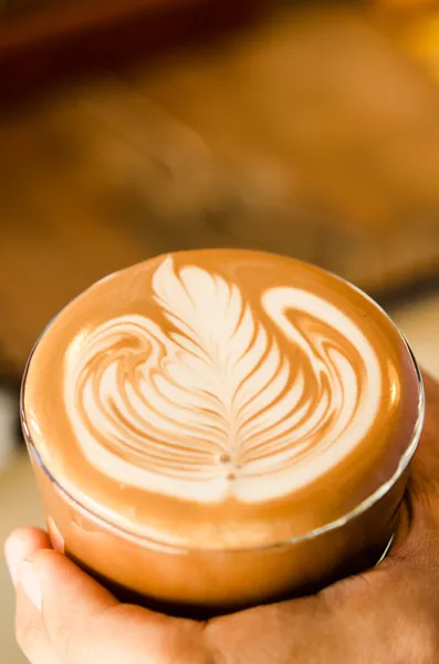 Kaffee Latte Art mit Milch — Stockfoto