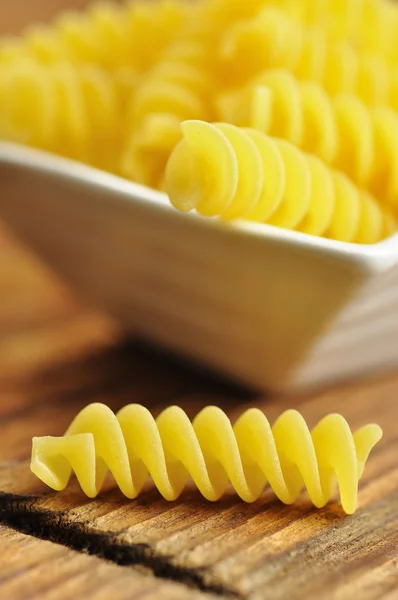 Uncooked fusilli, italian pasta, closeup — Stock Photo, Image