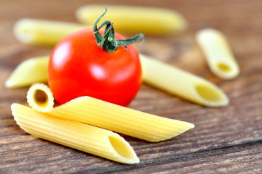 İtalyan penne makarna domates ile