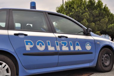 İtalyan devlet polis araba