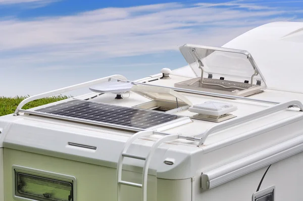 Camper, güneş paneli, anteni tv Lombar