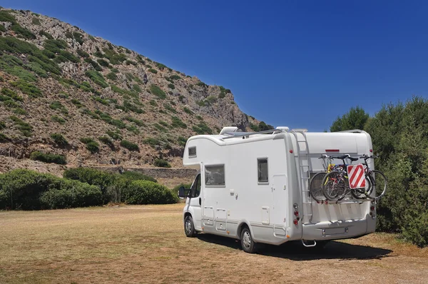 Camper parked in Cala Domestica, Sardinia, Italy — Stock Photo, Image