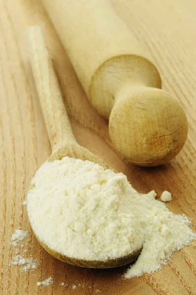 Wheat flour on a wooden spoon — Stock Photo, Image