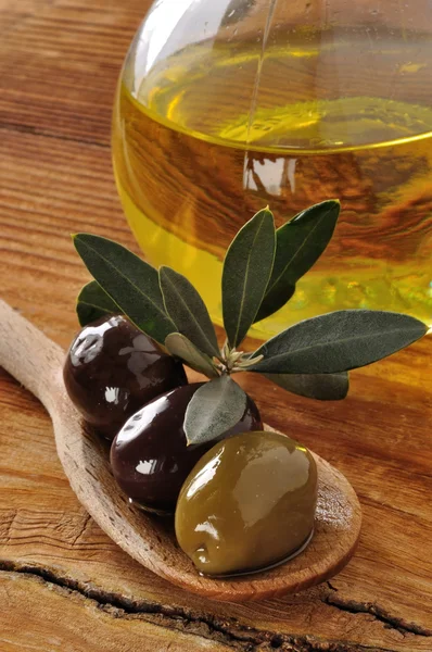 Olive e olio d'oliva — Foto Stock