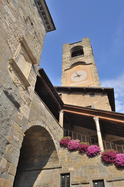 Glocke, alter Stadtturm von Bergamos — Stockfoto