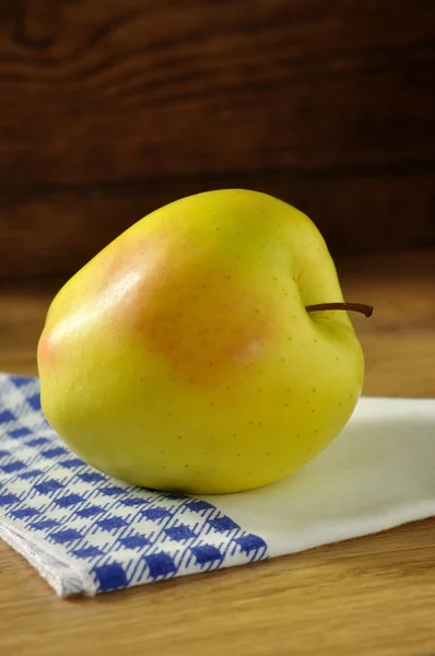 Manzana dorada típica de Trentino Alto Adigio, Italia —  Fotos de Stock