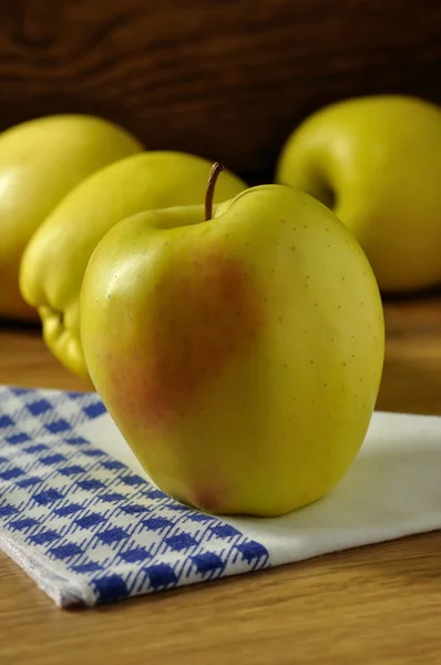 Manzanas doradas — Foto de Stock