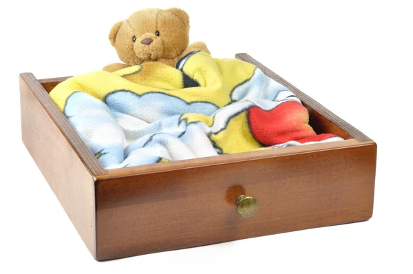 Teddybär in einer Holzschublade — Stockfoto